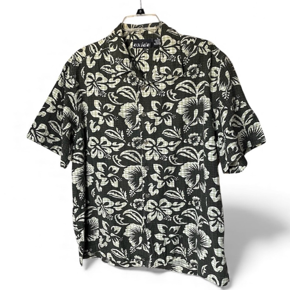 Oxide Vintage Dark‎ Gray Hawaiian Shirt with Green Hibiscus Design, M